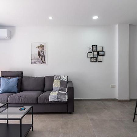 Odyssey - Captivating 2-Bedroom Retreat In Ларнака Экстерьер фото